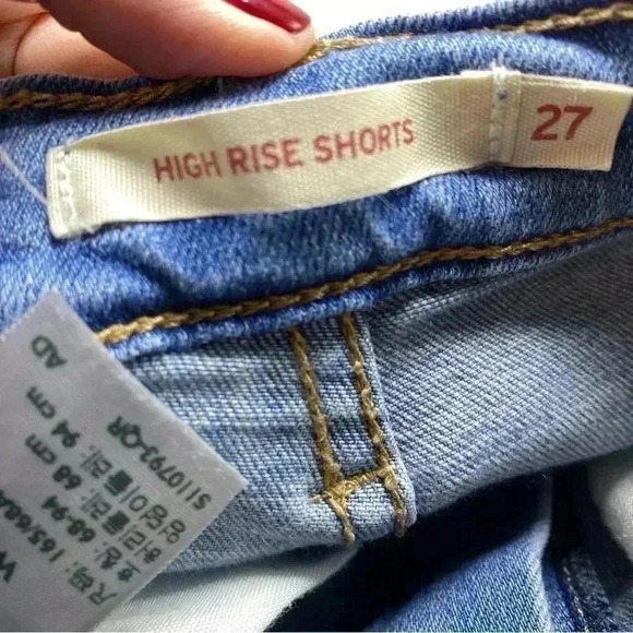 Levi’s high rise cut off distressed jean shorts size 27” - Picture 3 of 4